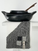black pottery servies