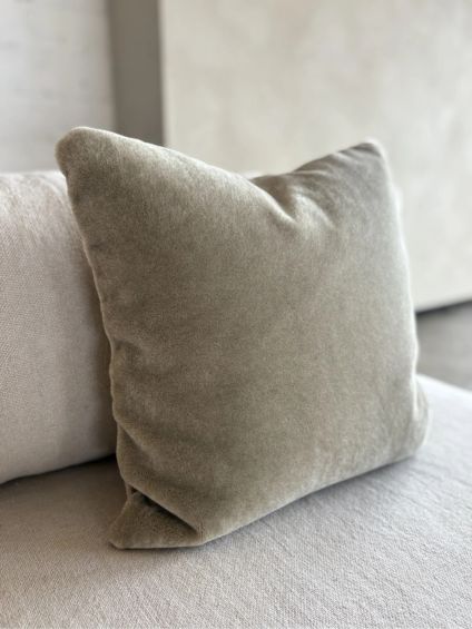 mohair sierkussenhoes amy saliegroen 50x50 cm studio femme home mohair sierkussenhoes amy saliegroen 50x50 cm studio femme home