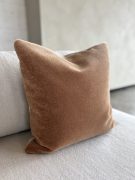 luxe mohair sierkussenhoes amy caramel 50x50 cm luxe mohair sierkussenhoes amy caramel 50x50 cm