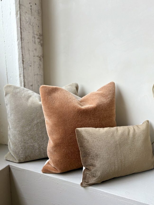 luxe mohair sierkussenhoes amy caramel 50x50 cm luxe mohair sierkussenhoes amy caramel 50x50 cm