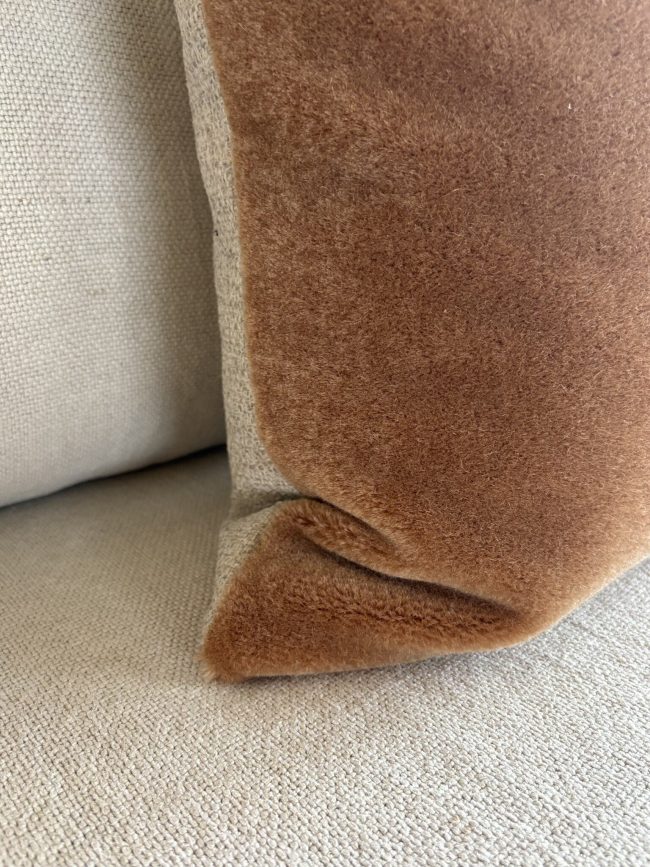 luxe mohair sierkussenhoes amy caramel 50x50 cm luxe mohair sierkussenhoes amy caramel 50x50 cm