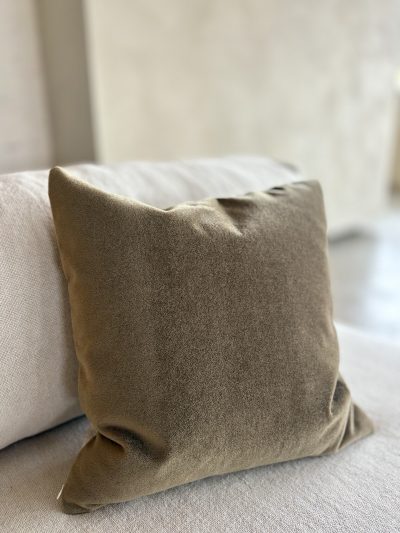 satijnmohair sierkussenhoes sara tabak 50x50 cm satijnmohair sierkussenhoes sara tabak 50x50 cm