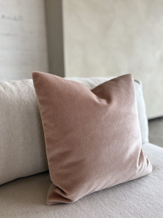 satijnmohair sierkussenhoes sara blush 50x50 cm satijnmohair sierkussenhoes sara blush 50x50 cm
