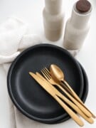 black pottery bord met rand ch60.1 black pottery bord met rand ch60.1